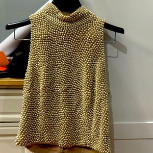 Pearl sleeveless dress shirt